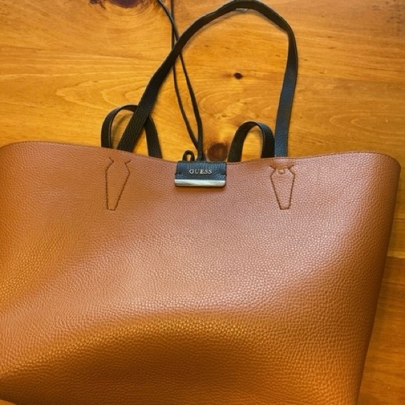 Guess two in one handbag….plus the inside bag is reversible - Picture 5 of 15